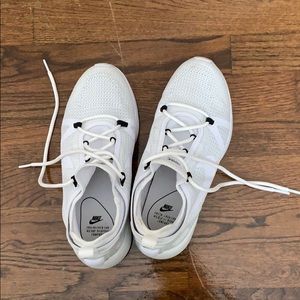 Nike Duel Racer Sneaker